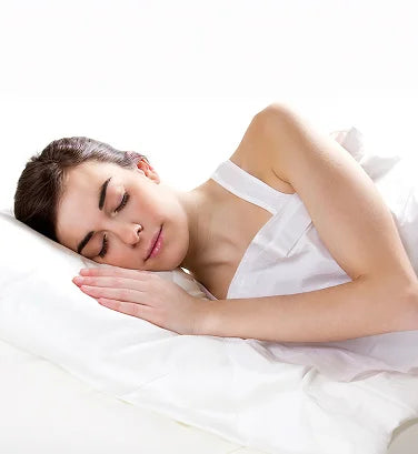 Can You Sleep Your Way to Better Skin? The Truth About Beauty Sleep, ‘Sleepmaxxing’ & Acne