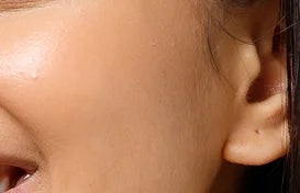 Maintains clear-looking skin